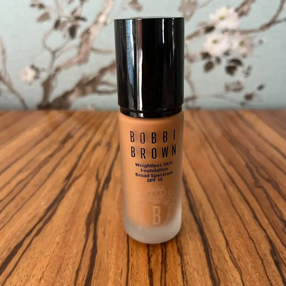 Bobbi Brown Weightless Skin Foundation SPF 15 Neutral Almond